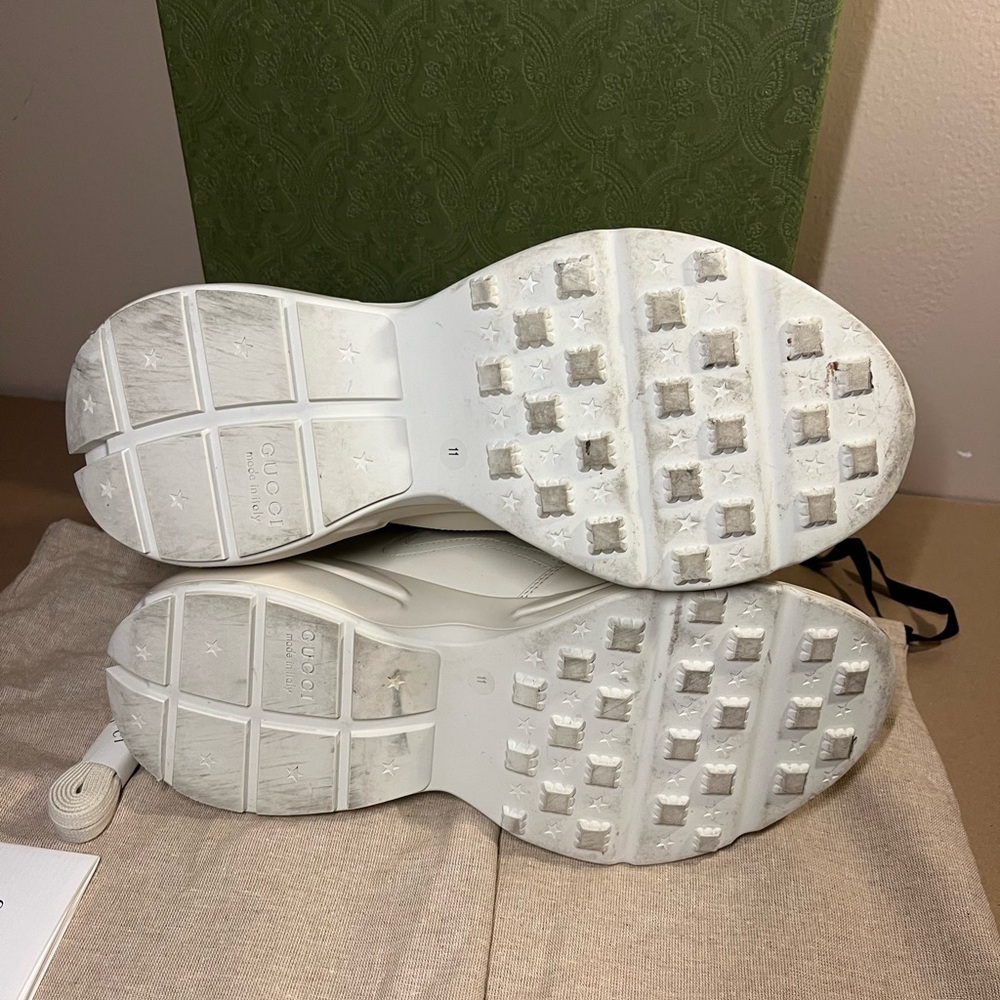 Gucci Cream Sneakers with Red and Green Accents - Picture 6 of 11